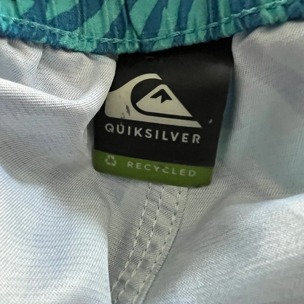 Quiksilver Turquoise Floral Swim Trunks Size‎ Large